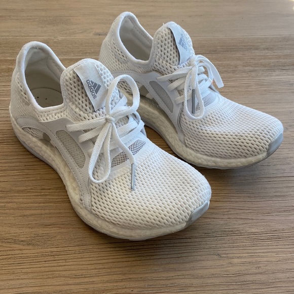 adidas floating arch